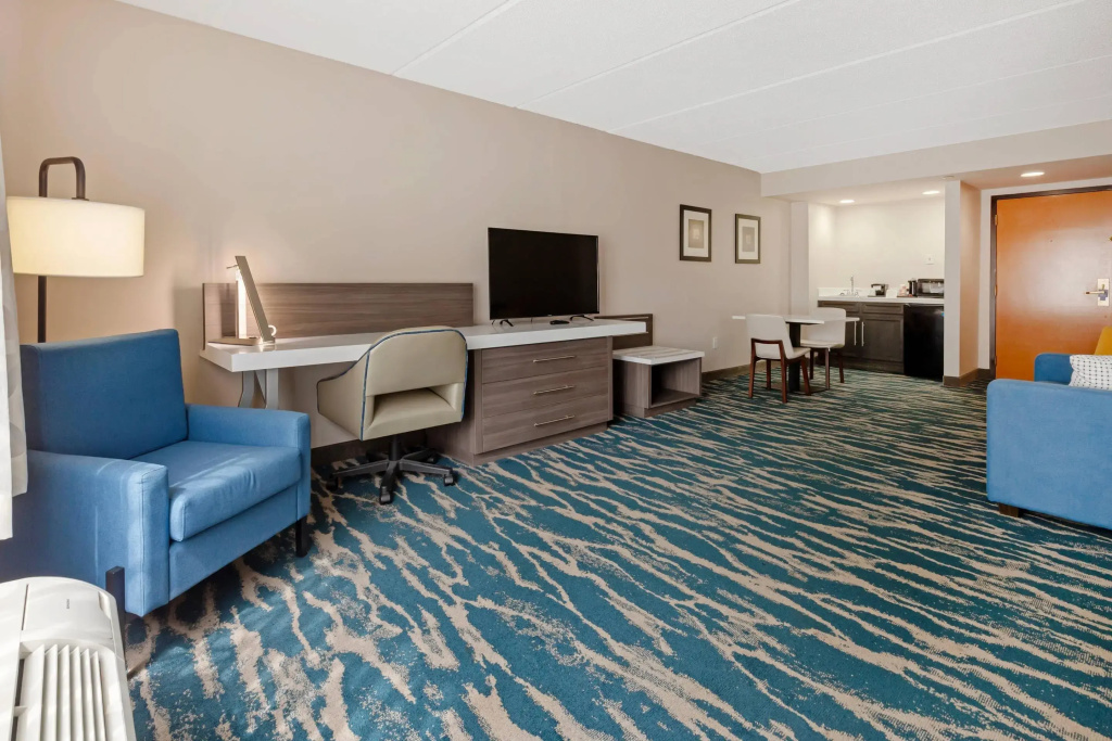 Comfort Inn & Suites Greenville Near East Carolina University