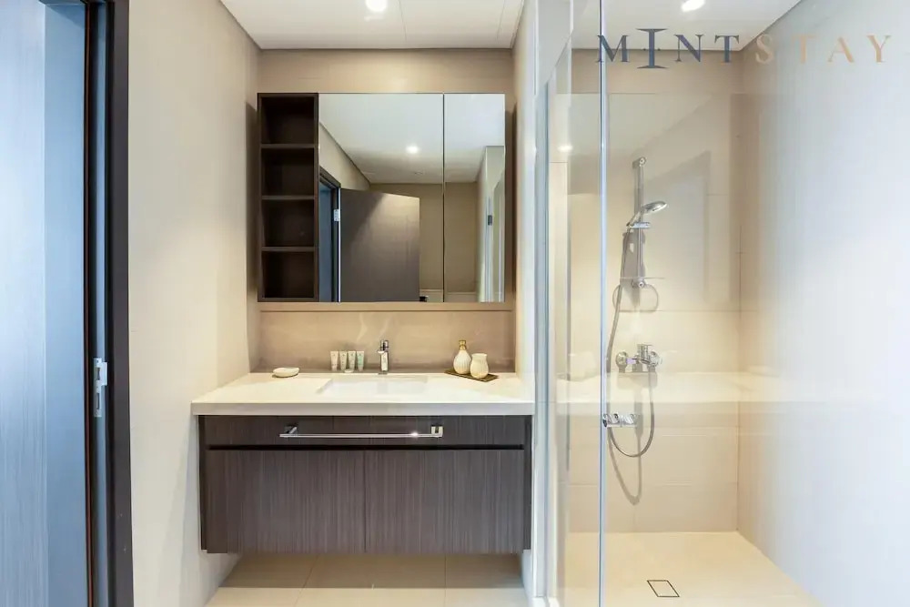 Premium 2BR Downtown Apt w Dubai Mall Access