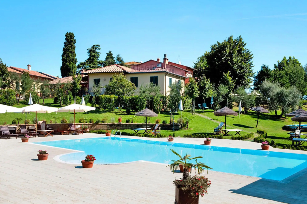 Apartment in Vinci With Pool & Wellness