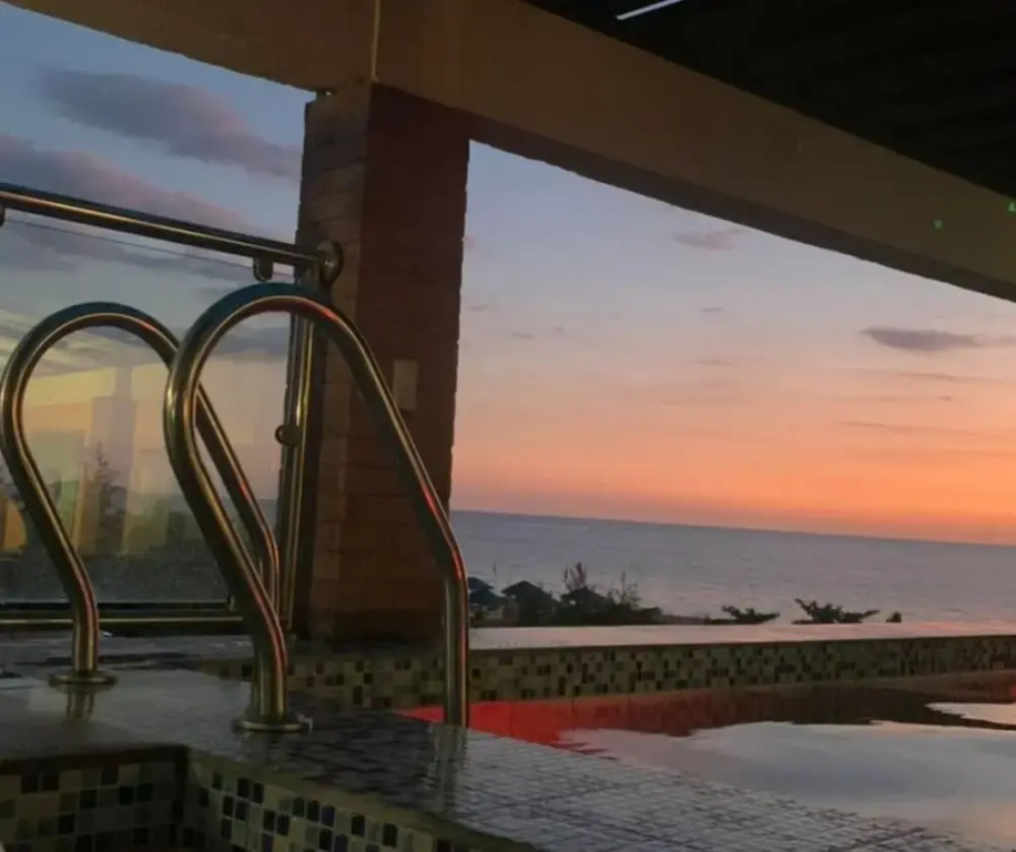 The Palms Resort & Bar