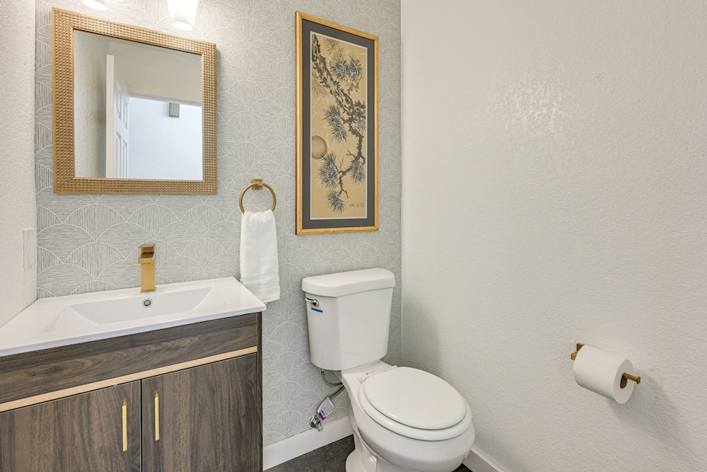 Mcm-inspired Decor & Top Location! Tumwater Duplex