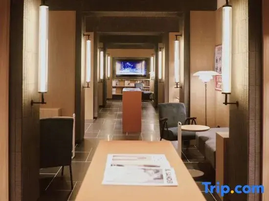 Weilu Hotel (Zhengzhou Jinshui Road Yanzhuang Metro Station Branch)