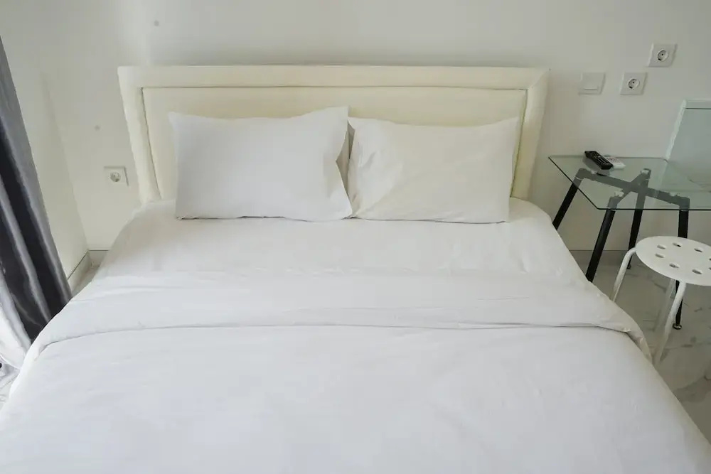 Elegant and Homey Studio at Sky House BSD Apartment