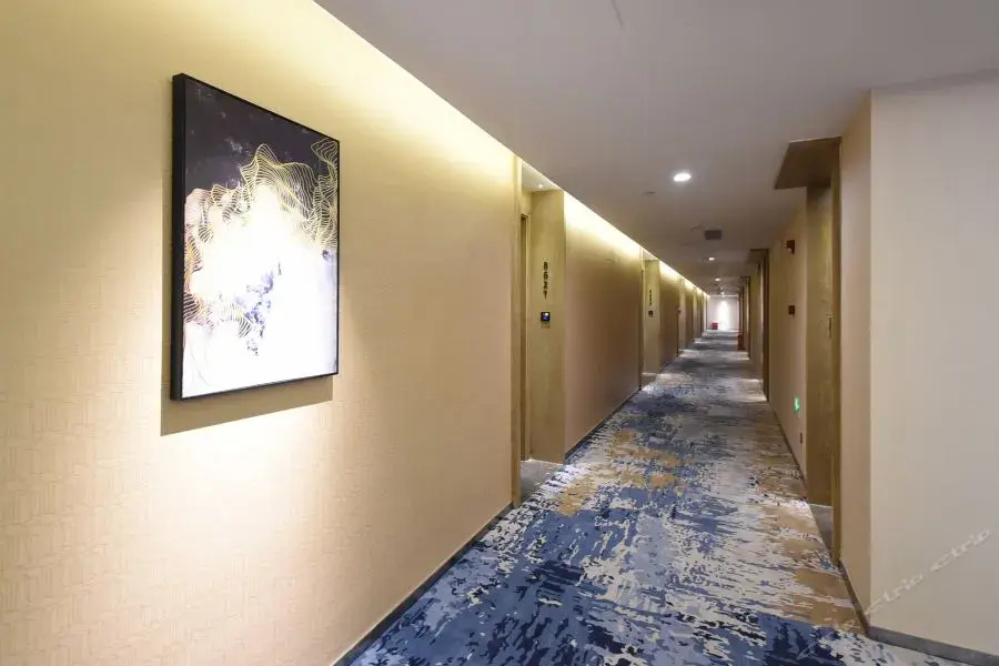 Qianhai Holiday Hotel