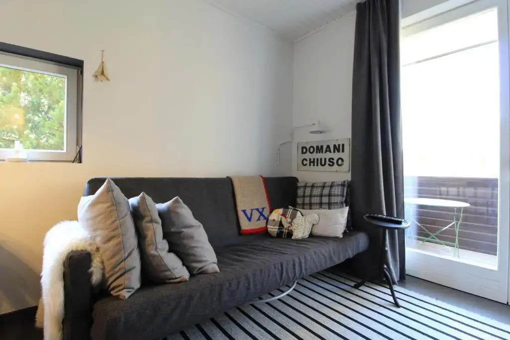 Iris Top 3 Design Apartment