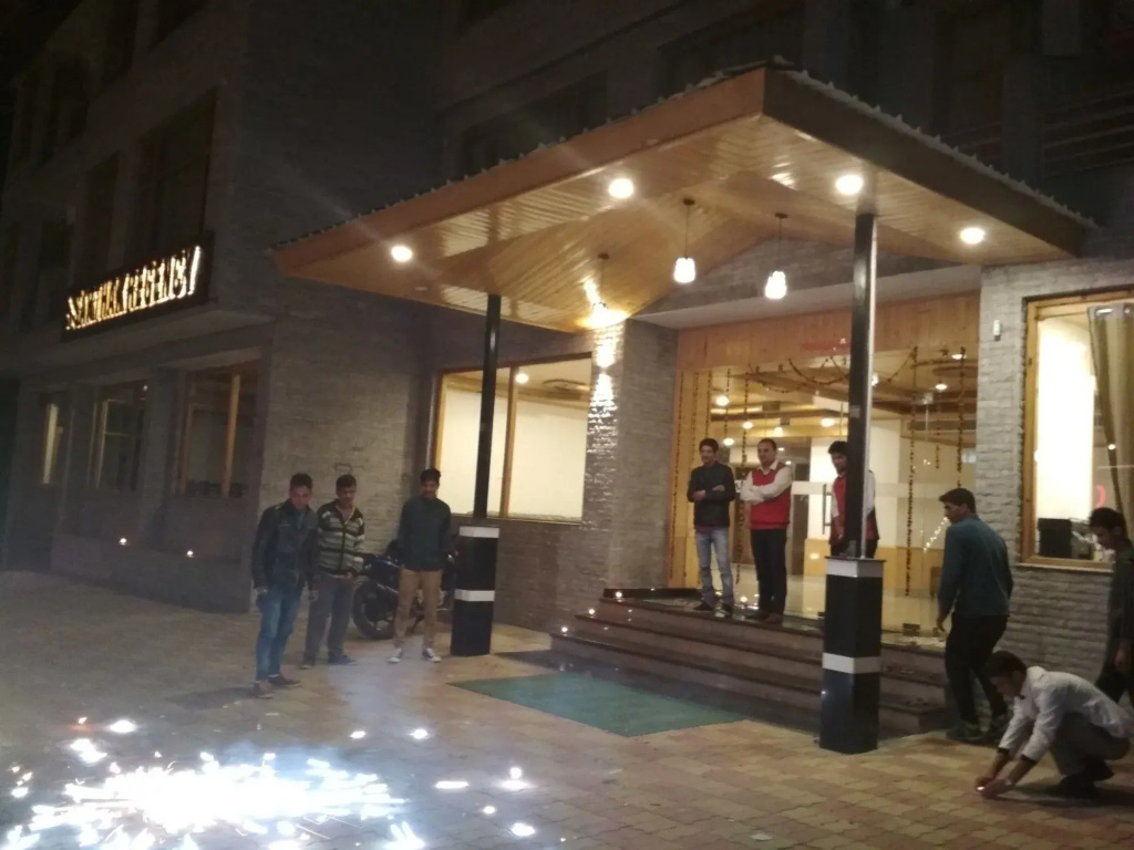 Sarthak Regency by M K Hospitality,Rangri, Manali,HP,Just 1 kms from Volvo parking