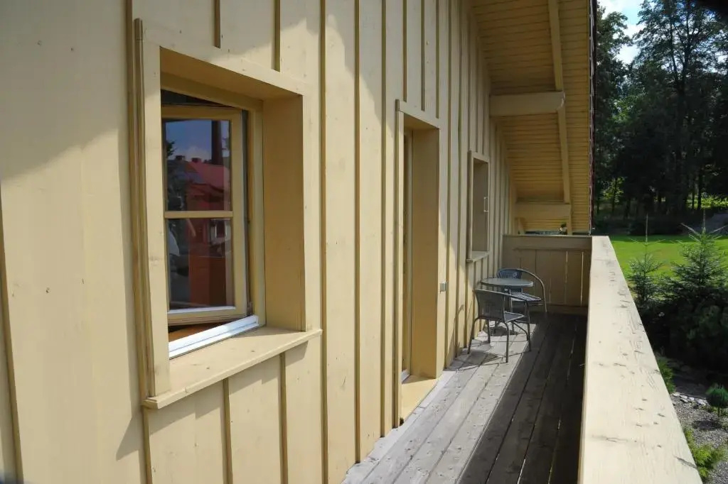 Tyrolska Zagroda - apartament 50m2 z własnym balkonem lub tarasem, blisko sklep, dobry dojazd, duży parking, PKP 15min, PKS 5min