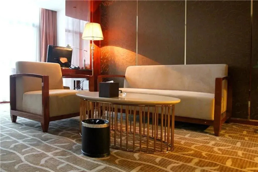 Vienna Hotel Xinyang Pingqiao Century Plaza Store