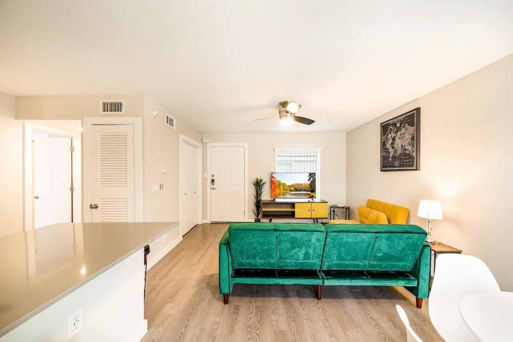 Stylish 1BR Near UT Mueller Evonify