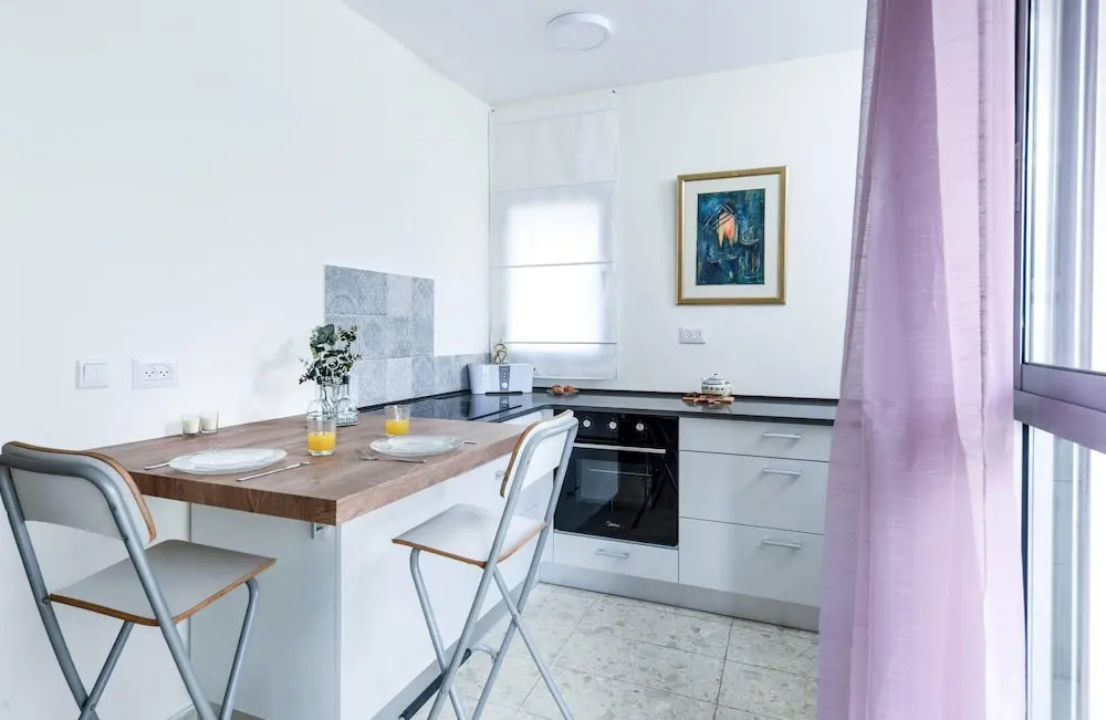 Apt with Balcony In the Heart of TLV
