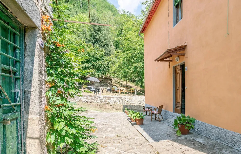 Stunning Home In Longoio With Kitchen