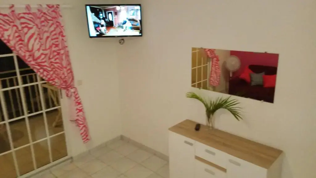 Appartement d'une chambre avec piscine partagee et wifi a Sainte Anne a 1 km de la plage