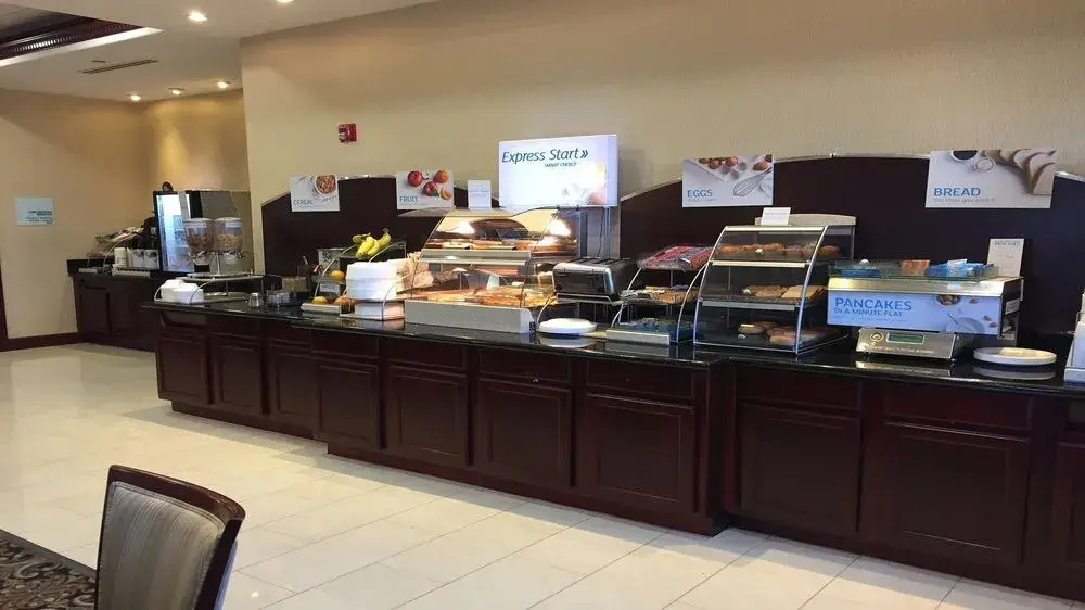 Holiday Inn Express & Suites Oklahoma City West-Yukon by IHG