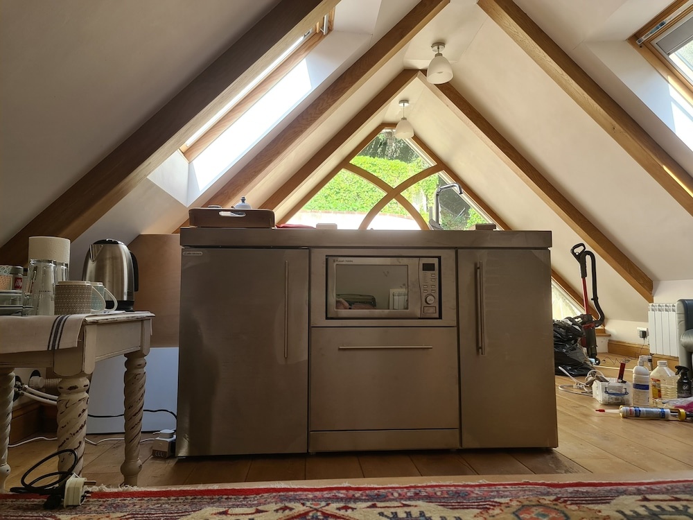 1 Bed Suite - Sleeps 2, Patio, Parking & Wifi