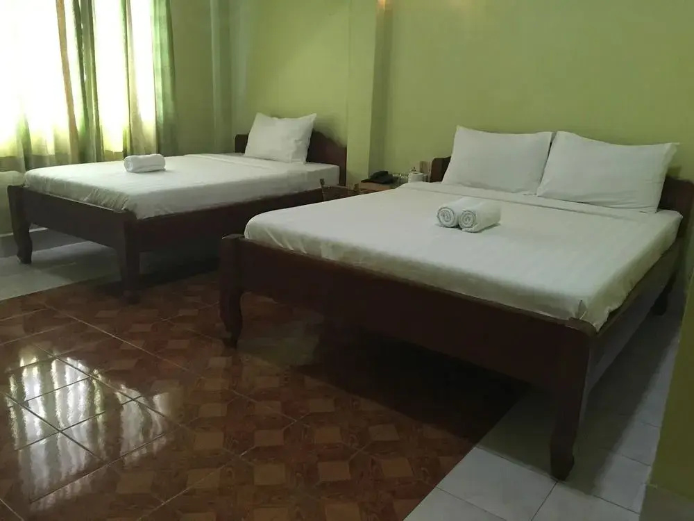 Pra-Tna Guest House and Coffee