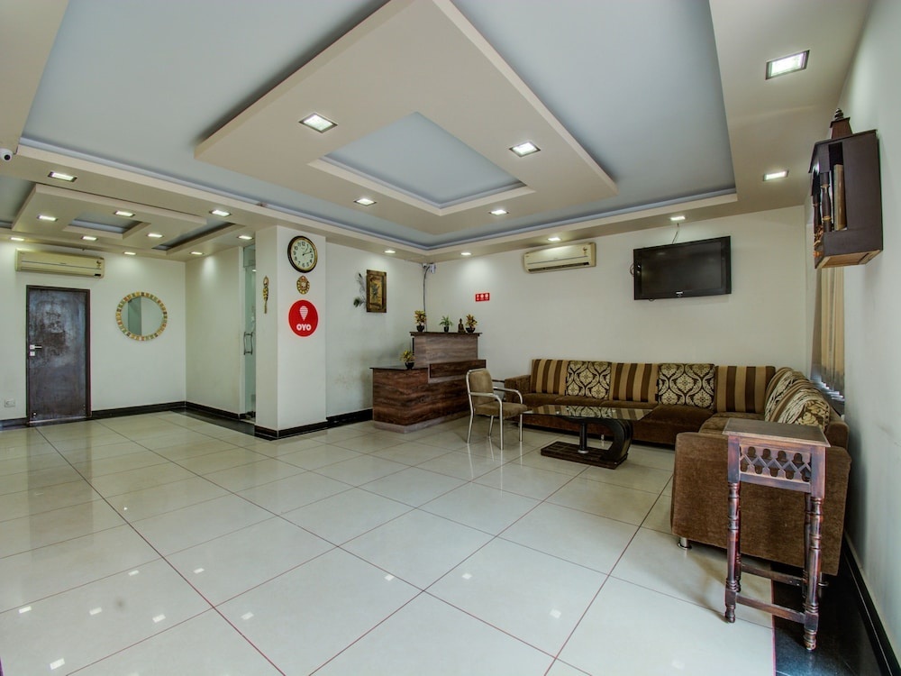 The Star Leaf by OYO Rooms