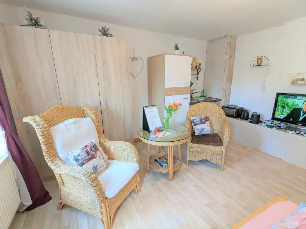 Flussblickwohnung mit Terrasse, Pool, Garten&Sauna - Zi2