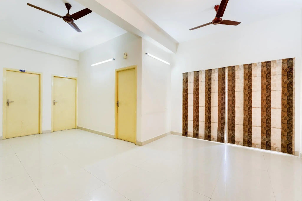 OYO Flagship 77300 J2 Service Apartment