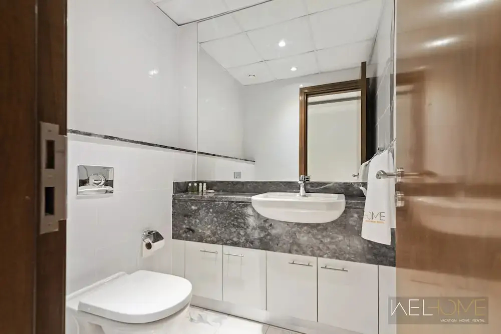 WelHome - 3BR Apt Located Directly on the Dubai Water Canal