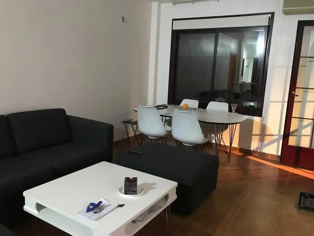 A Quiet House In The Neighborhood Of Urbanizacion Club Salino