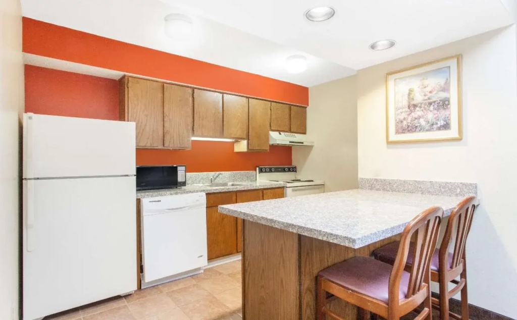Hawthorn Suites by Wyndham Holland/Toledo Area