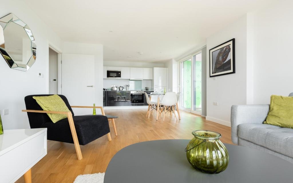 2 Bedroom 2 Bathroom Apartment with large balcony