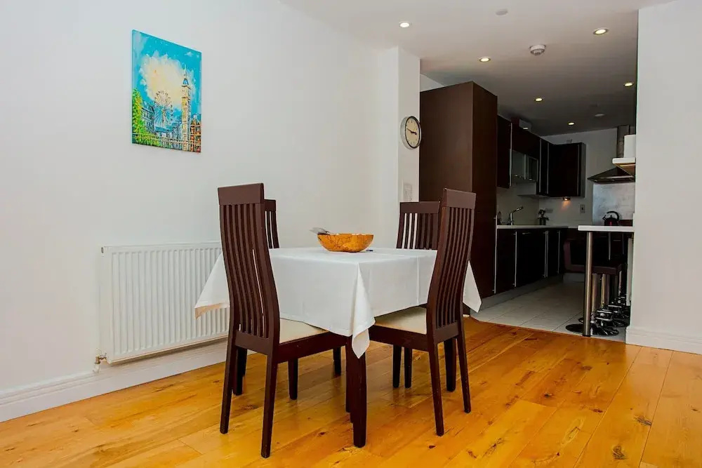 Beautiful 3 Bed Penthouse with Gym