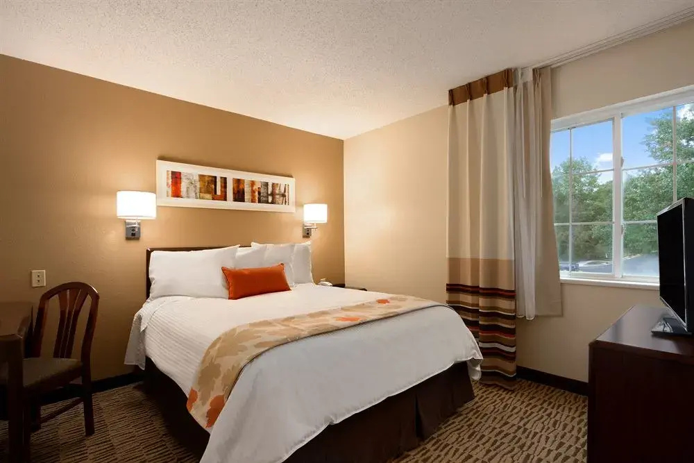 Hawthorn Suites by Wyndham Greensboro