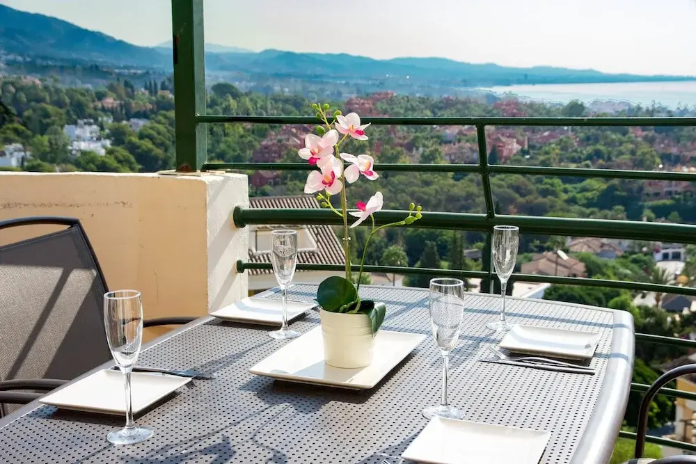SAA-Great 2 bed apt 10 min walk to Puerto Banus