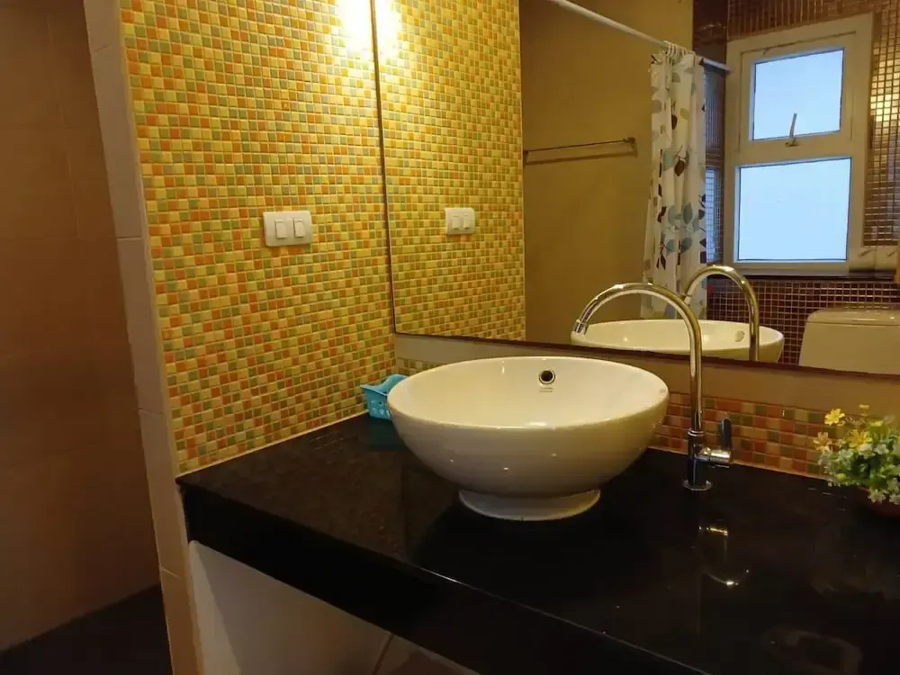 6-26 - 1 Bdr Condo With Balcony and Shared Pool