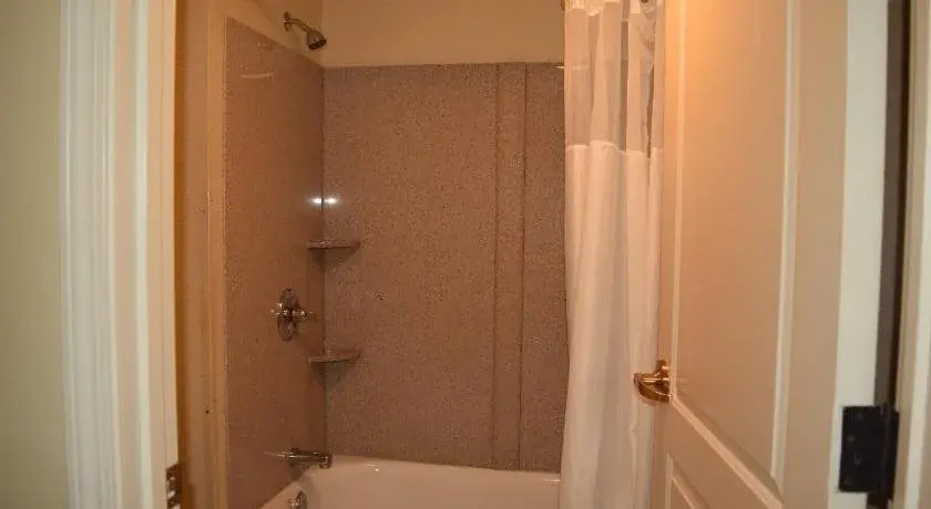 Atkinson Inn & Suites