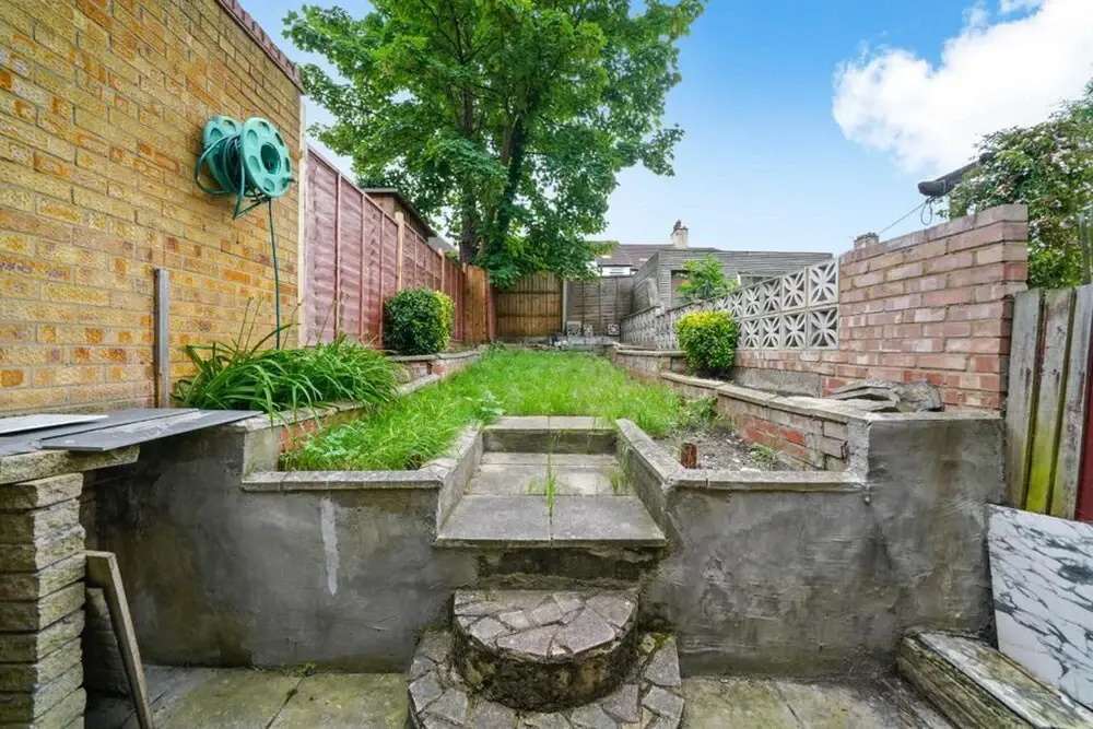 Cosy 2-bed House in London With Free Parking