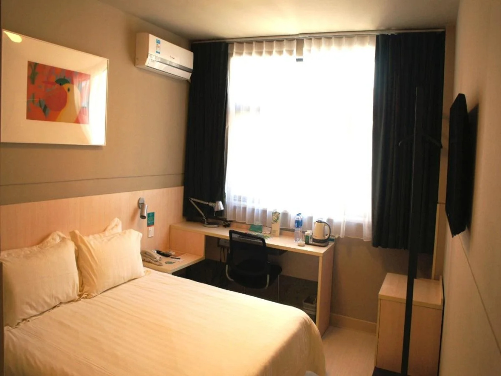 Century Star Urumqi Changjiang Road Hotel