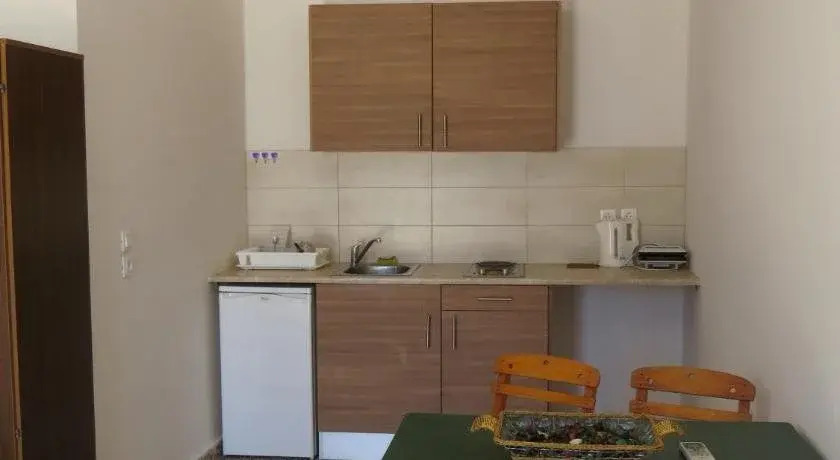 Sarris Studios & Apartments