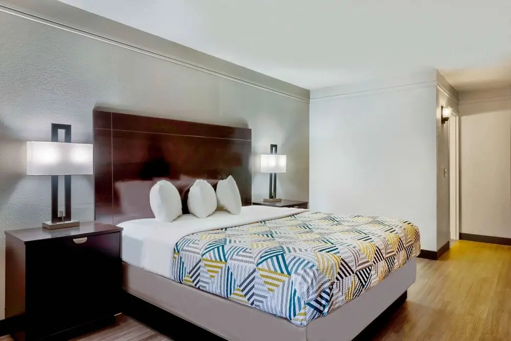 Days Inn & Suites By Wyndham Bartlesville