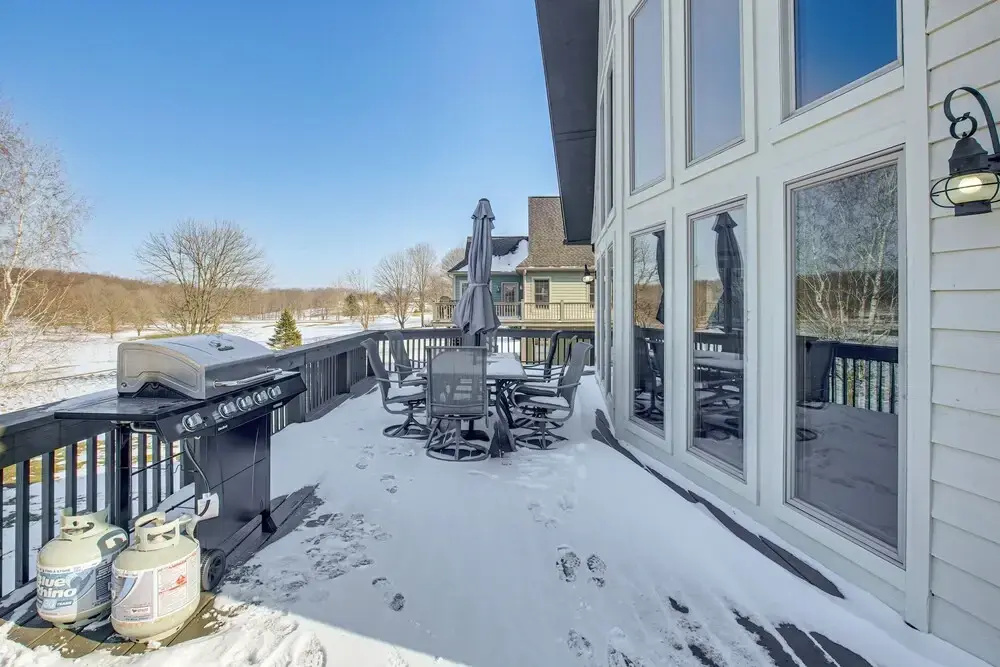 Apple Valley Home, Shared Golf Course On-site