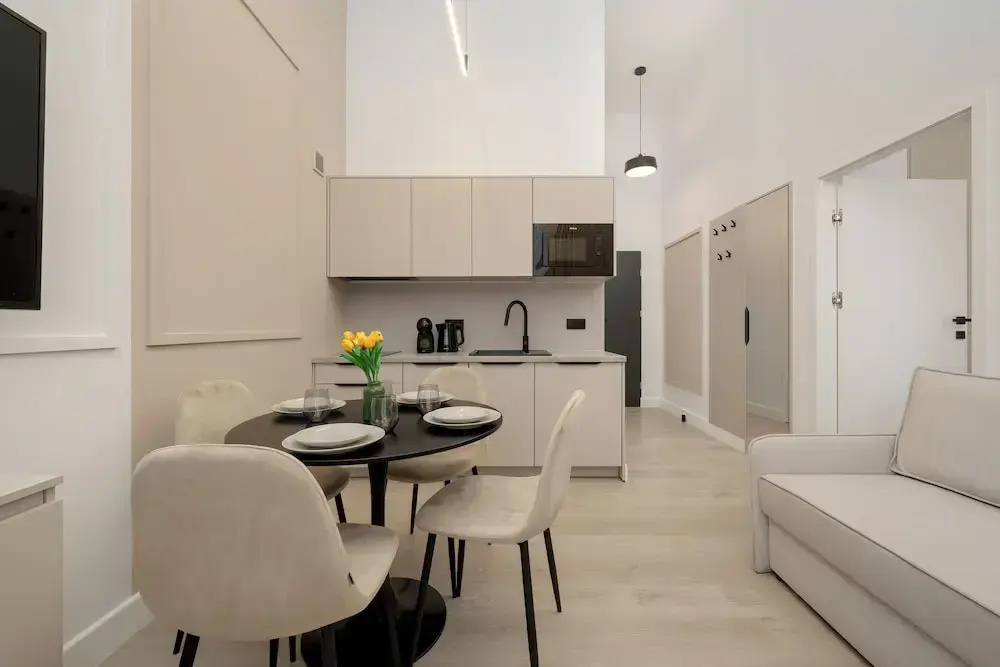 Cozy Apartment for 8 by Renters