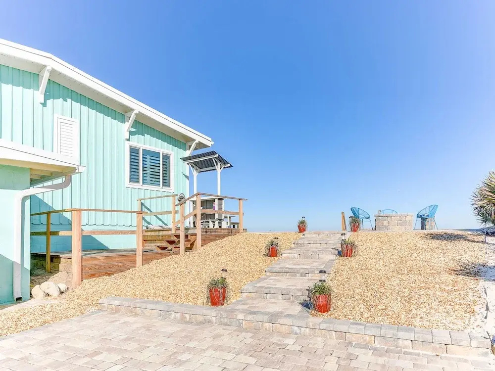 Romantic Beach House by Vtrips