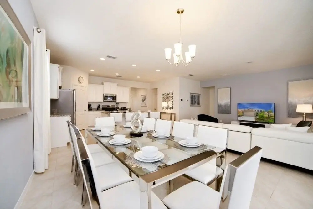 Amazing 5 Bedroom Solterra New Resort Home 5 Villa by RedAwning