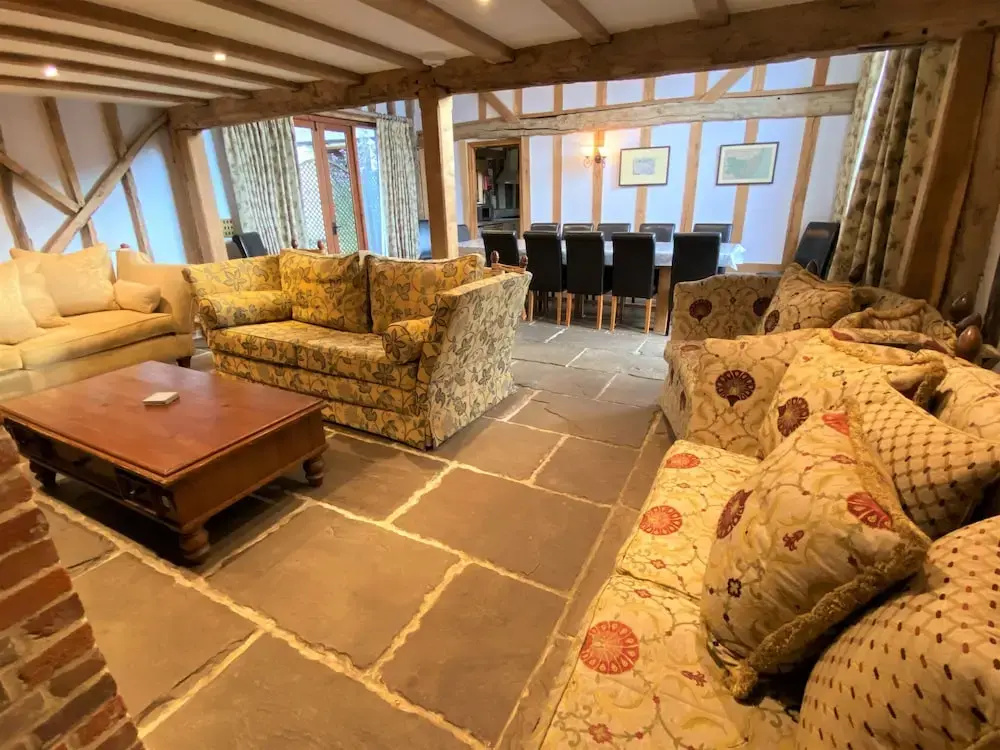 Brundish, Suffolk Large 4-bed Barn Stunning!