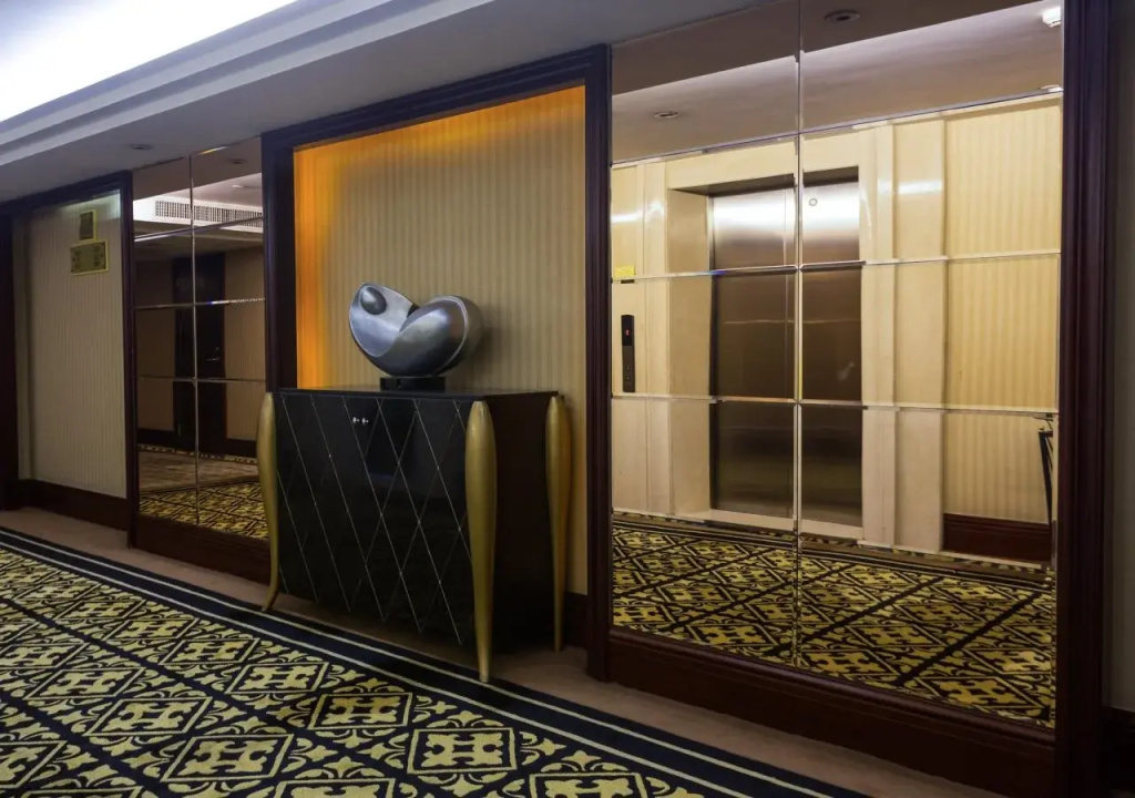 Grand Royal Hotel