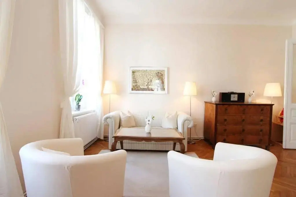 Apartment Traditional Living