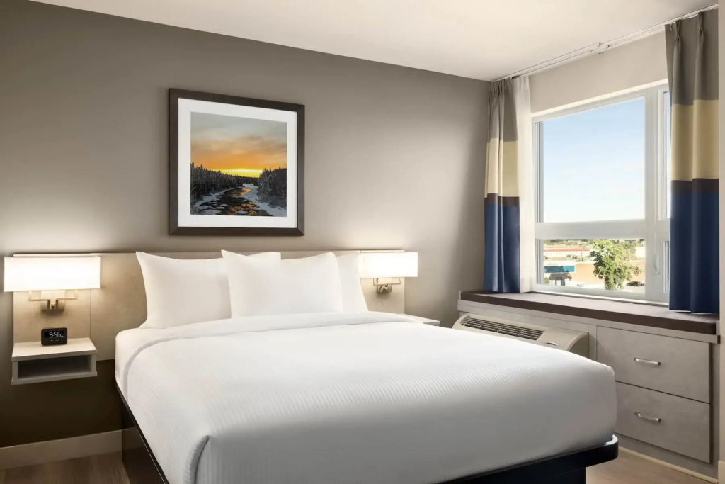 Microtel Inn & Suites by Wyndham Boisbriand