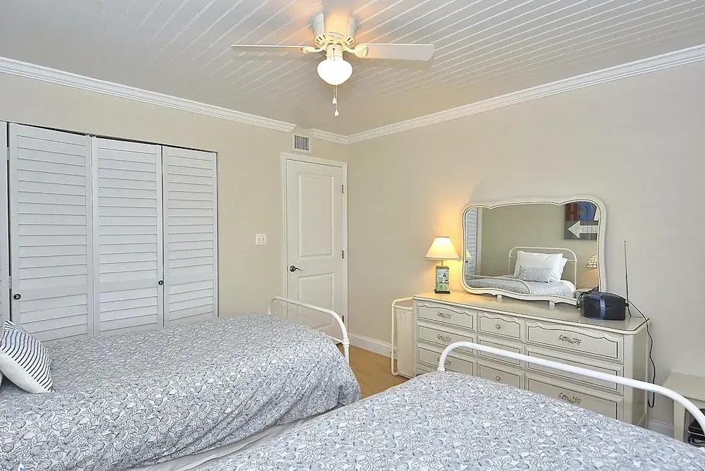 Land's End 403 Building 8 Top Floor/beachfront/totally Updated