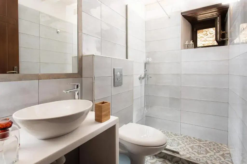 Myrsini\s Castle House - Comfortable Residence with Large Balcony & Sea View