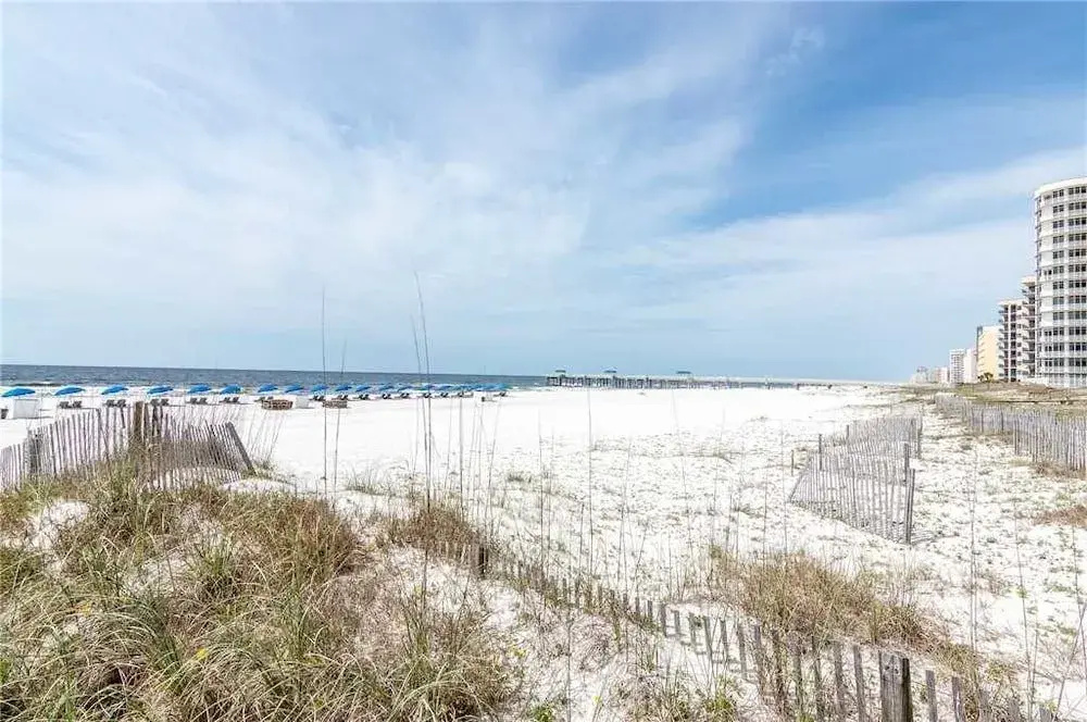 Admiral's Quarters 702 - 3 Br condo by RedAwning