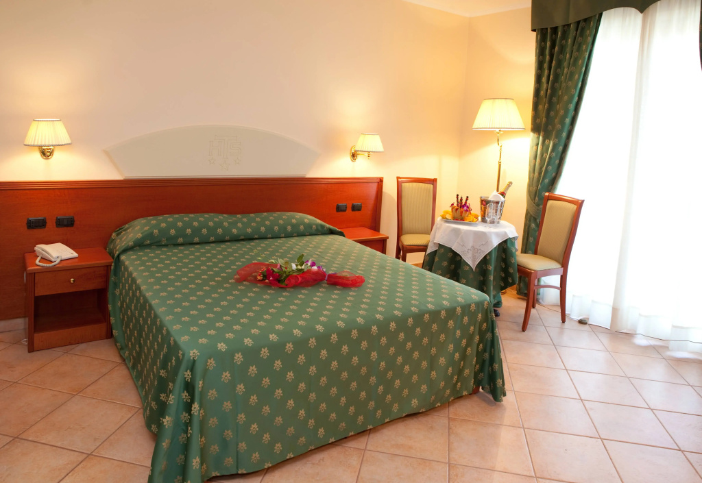 Hotel Tito Serrano'