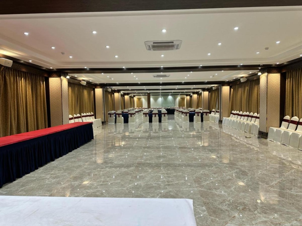 Monday Hotels Amalapuram Heights