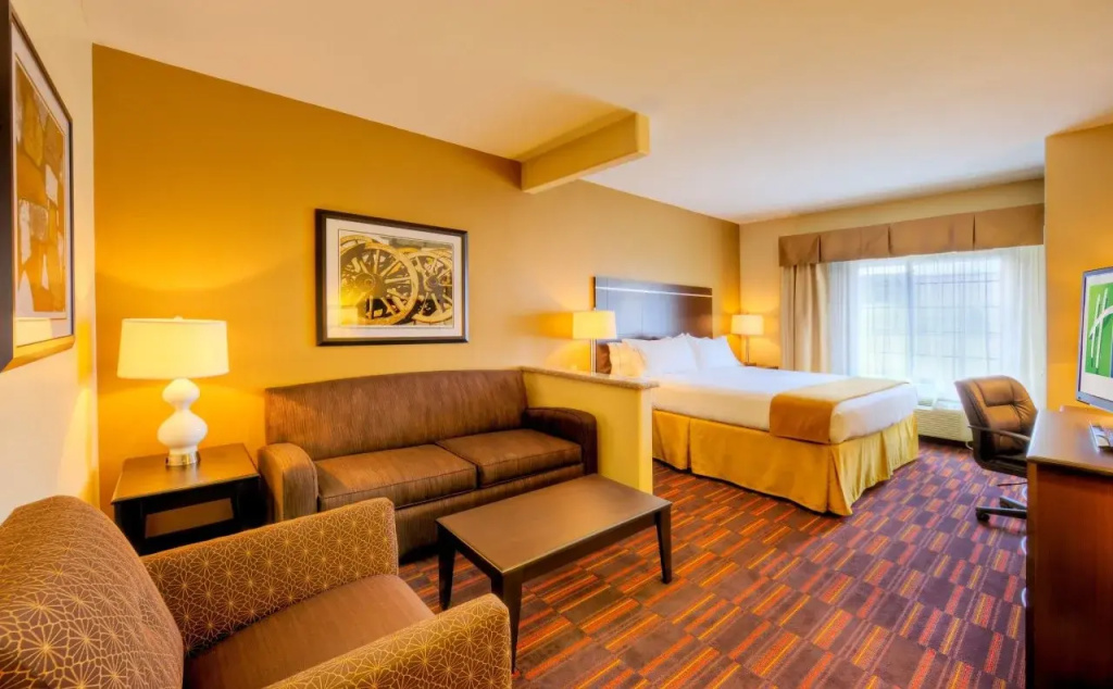 Holiday Inn Express and Suites Granbury by IHG