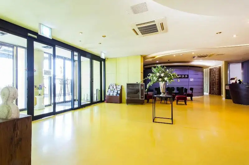 Pinebeach Hotel